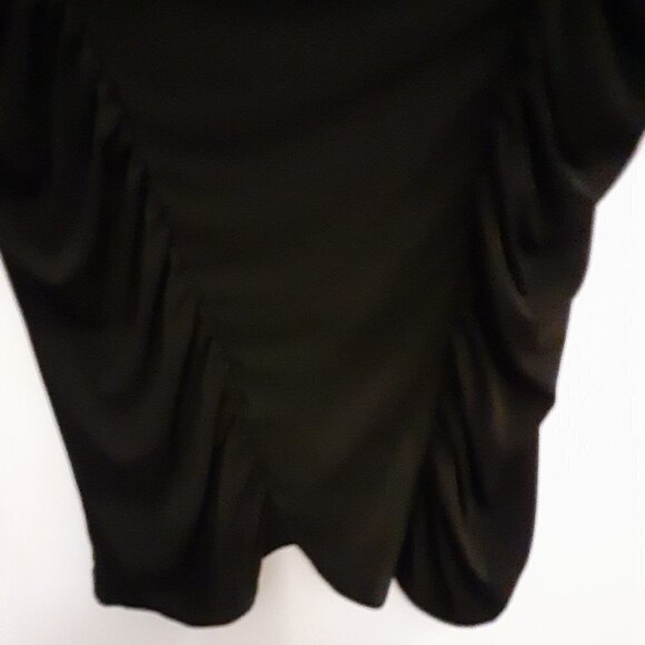 Sweet Clarity Sleeveless Black Top w/Gathered Sides and Draped Neckline. - Picture 3 of 4